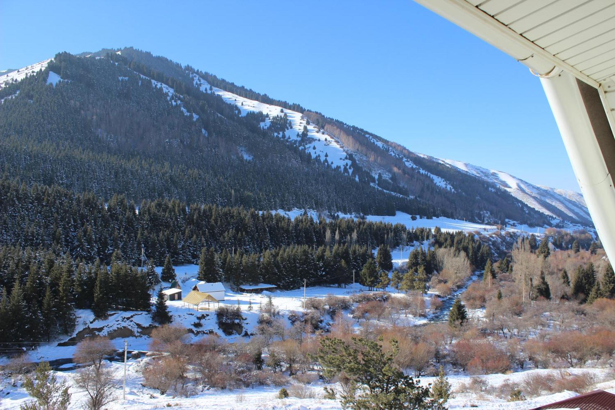 Жайсан Hotel Karakol Bagian luar foto